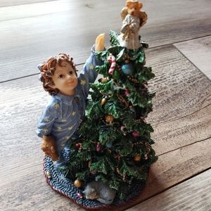 Boyds - #3586 - Holly...Tippy-Toe Trimming